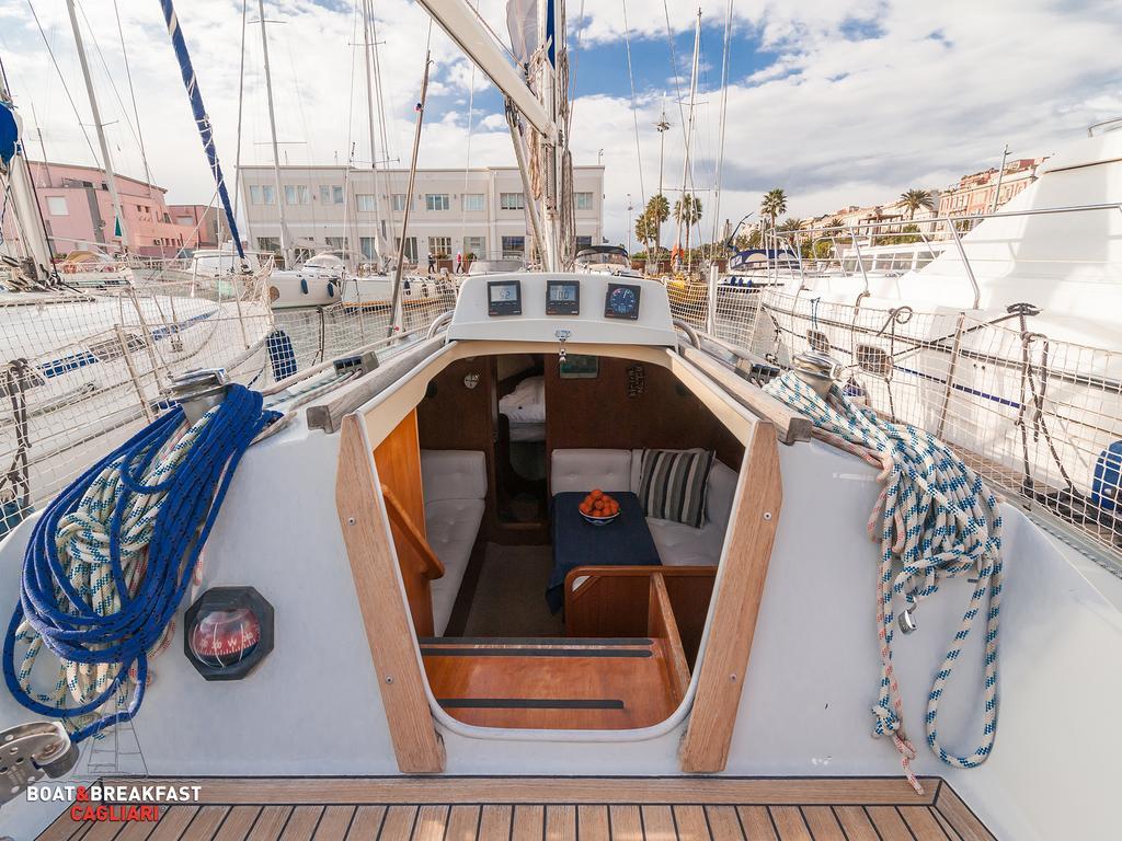 Botel Boat & Breakfast Cagliari