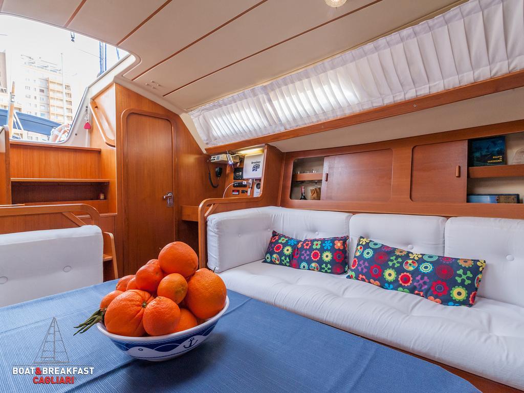 Boat & Breakfast *
