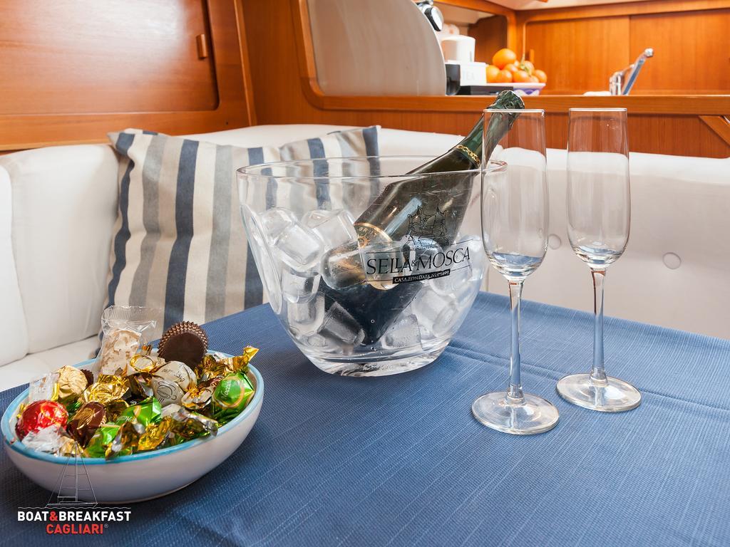 Boat & Breakfast Botel Cagliari