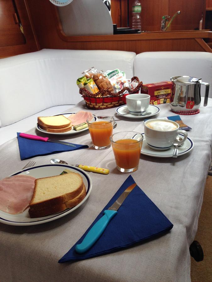 Boat & Breakfast Botel