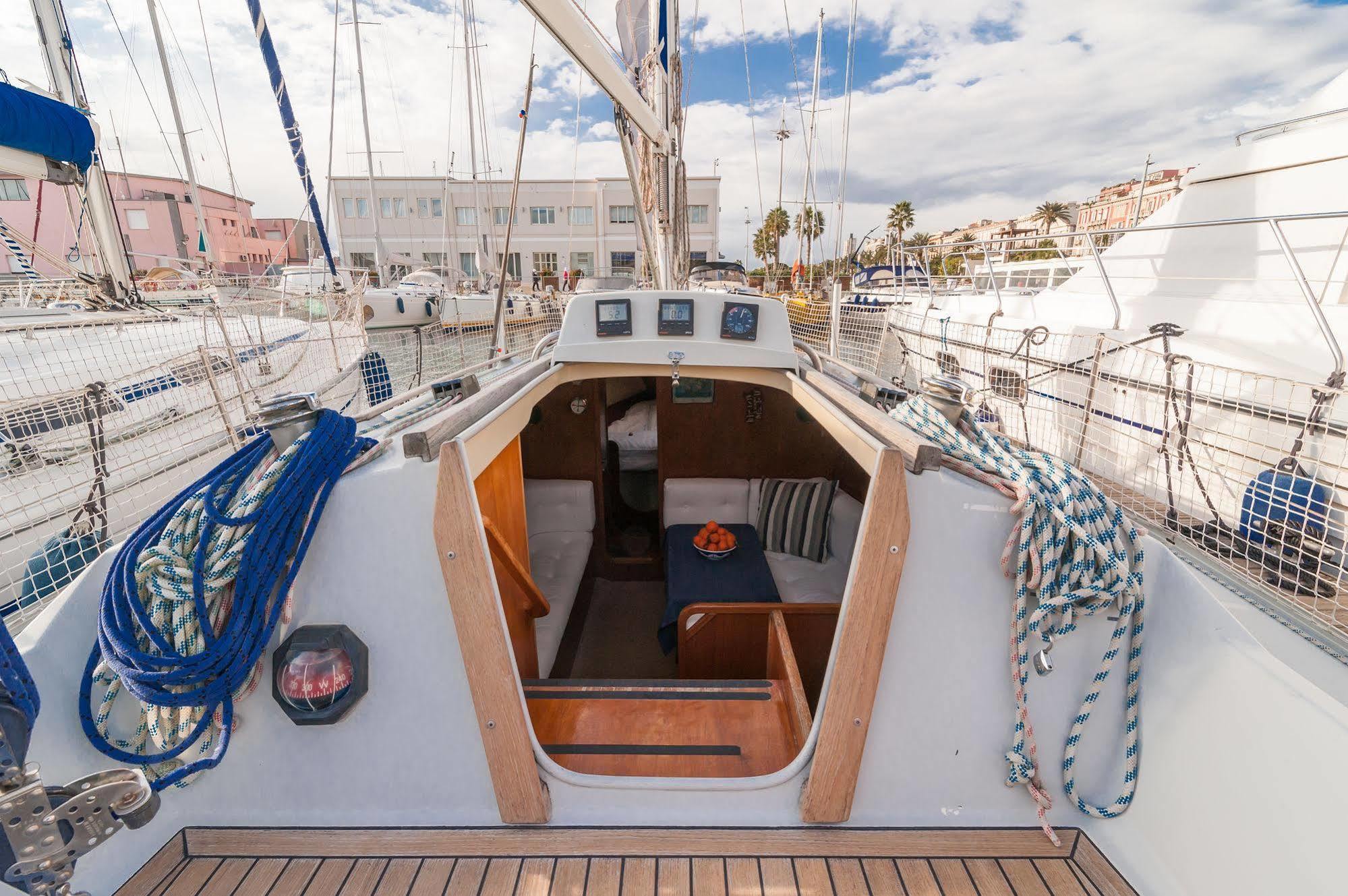 Boat & Breakfast Botel Cagliari