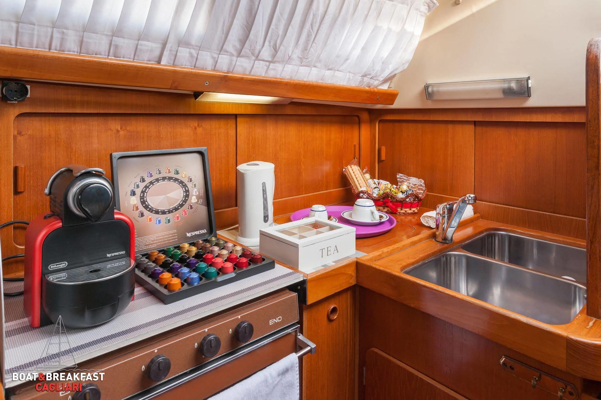 Botel Boat & Breakfast Cagliari