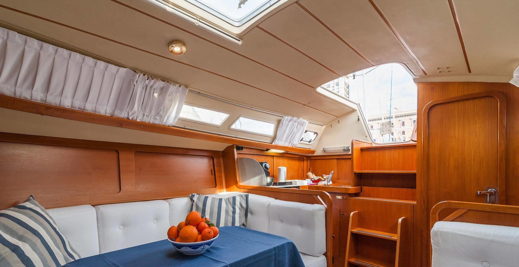 Boat & Breakfast Botel