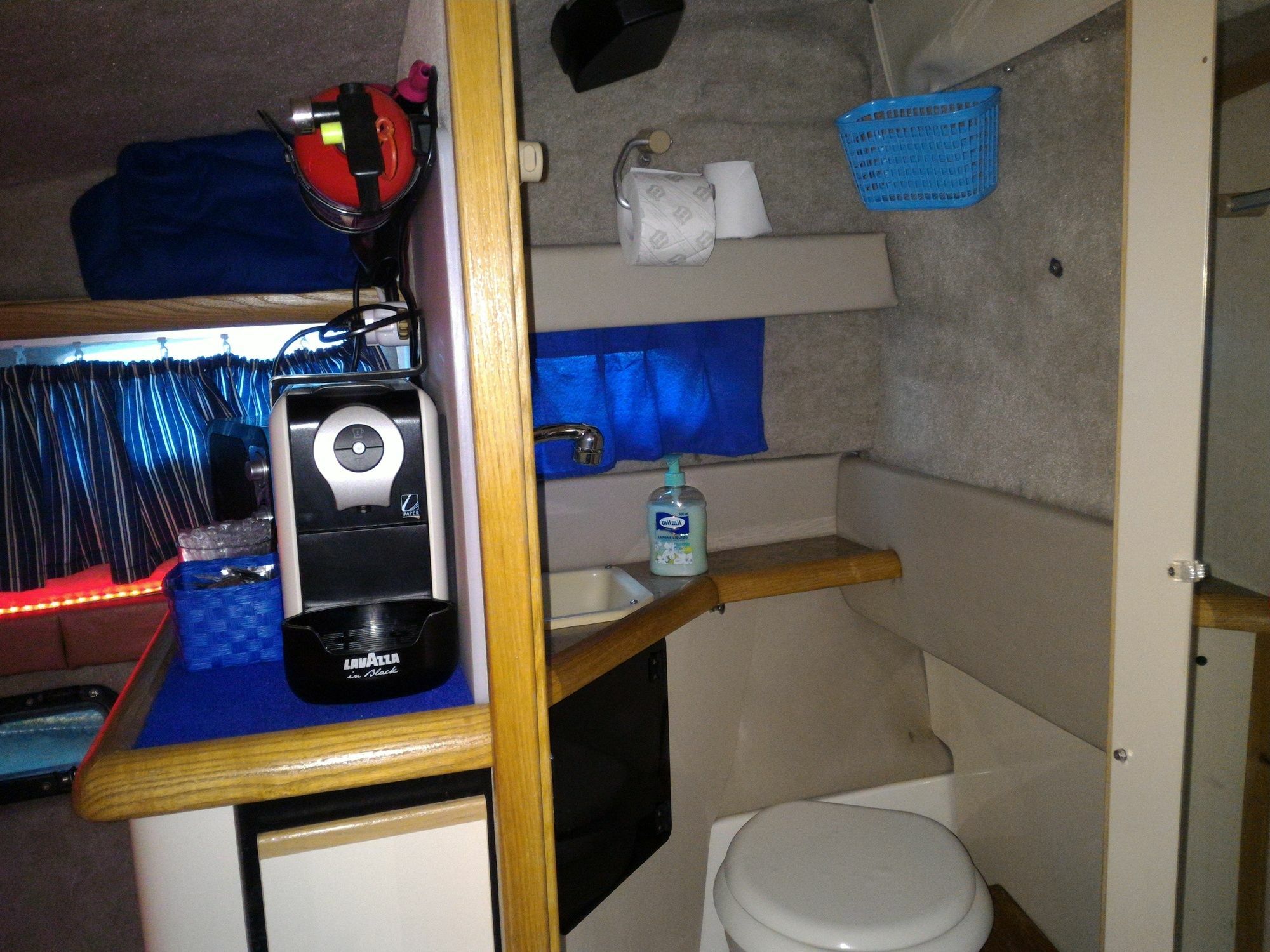 Botel Boat & Breakfast Cagliari